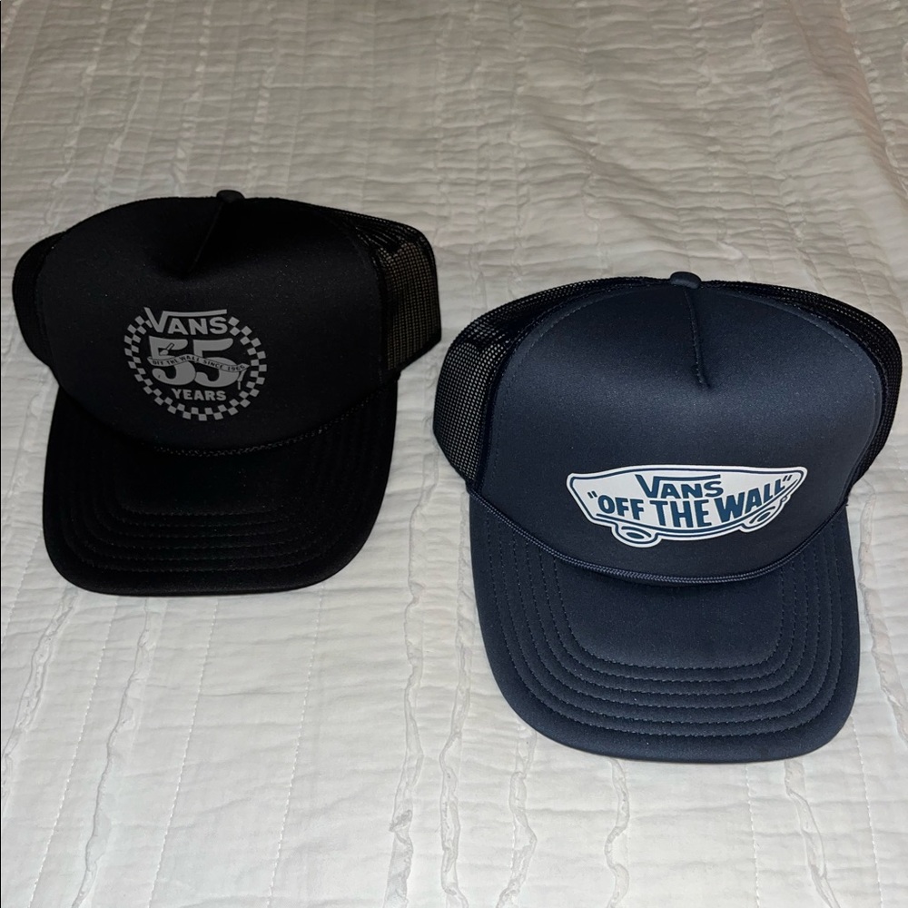 Set of two adjustable Vans trucker hats
